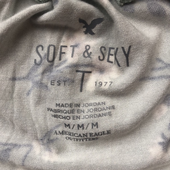 American Eagle off-the-shoulder floral top - Picture 3 of 3